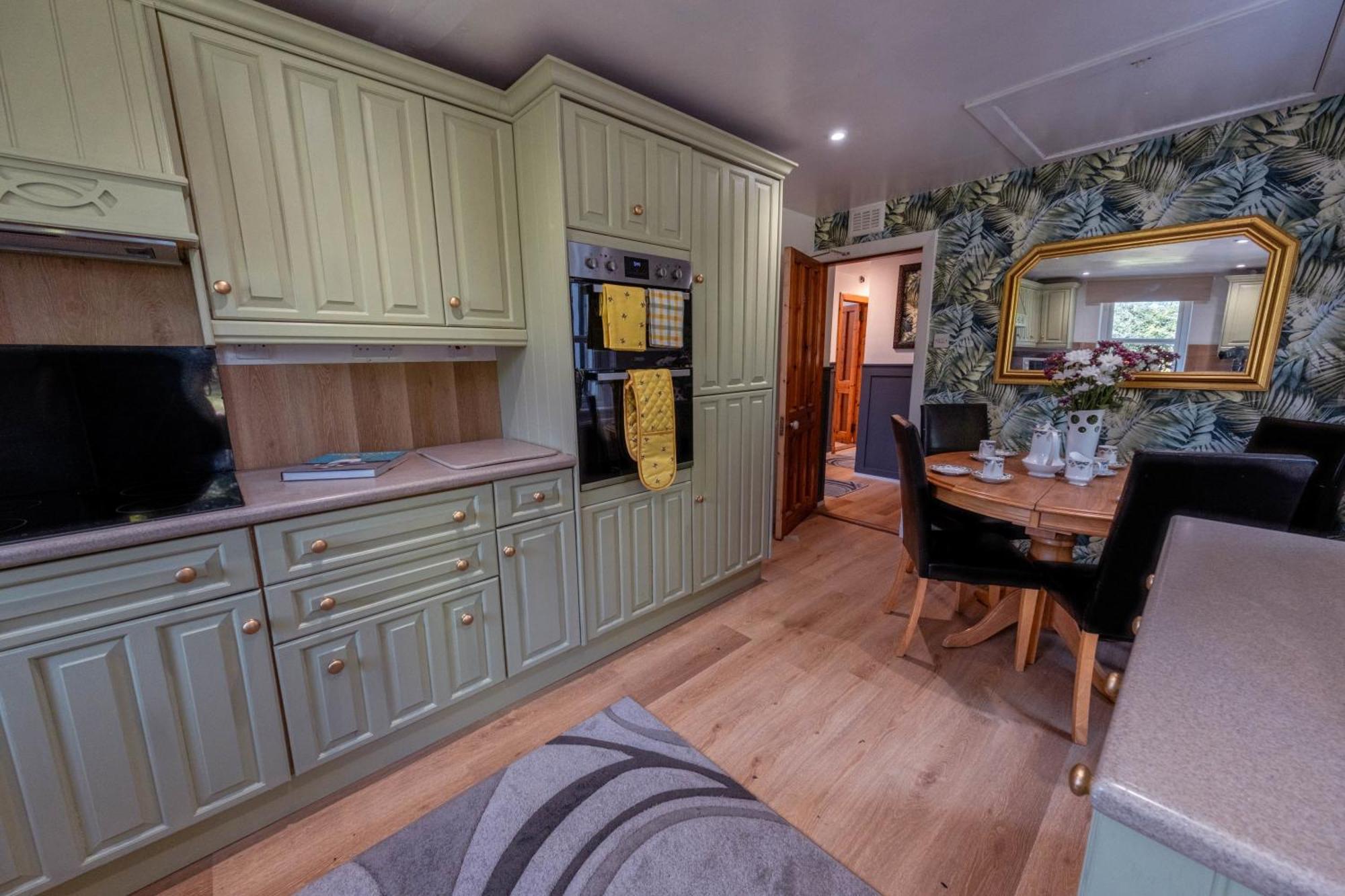 Large Country House With Garden, Outdoor Spa Area & Games Room With Hot Tub And Fire Pit Wigtown Exterior photo